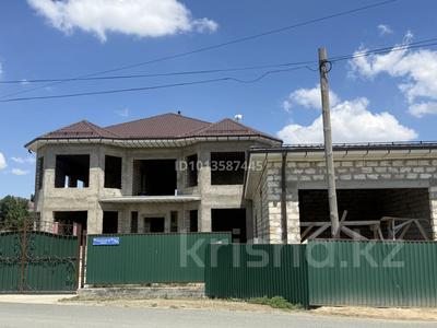 Отдельный дом · 7 комнат · 646.2 м² · 15 сот., мкр Кокарна, Кашауовы 1А за 70 млн ₸ в Атырау