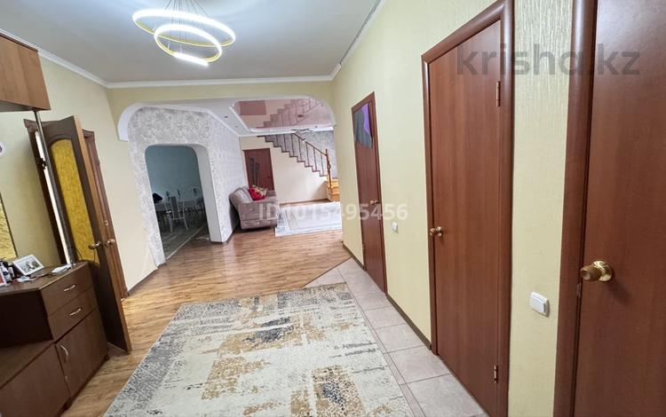 Отдельный дом · 7 комнат · 240 м² · 5 сот., Арал — Район 8школы, рядом с рестораном Айдана за 80 млн ₸ в Уральске — фото 2