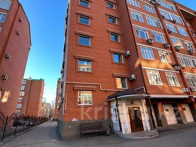 3-комнатная квартира · 117 м² · 2/7 этаж · помесячно, Назарбаева 233/3 за 450 000 〒 в Уральске