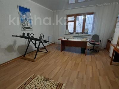 Отдельный дом • 7 комнат • 419 м² • 10 сот., Самал за 78 млн 〒 в Уральске