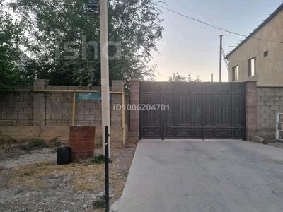 Отдельный дом · 5 комнат · 200 м² · 10 сот., мкр Самал-2, Мкр Самал-2 Салтанатты 1778 — Аргынбекова Мади и Viva можно под бизнес угловой дом за 95 млн ₸ в Шымкенте, Абайский р-н
