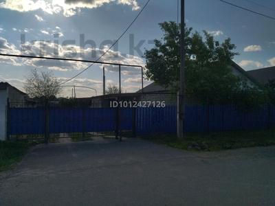 Жеке үй · 4 бөлме · 100 м² · 10 сот., Бекзат Саттарханов 29, бағасы: 25 млн ₸ в Аксае