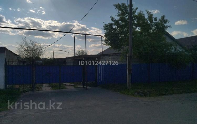 Отдельный дом · 4 комнаты · 100 м² · 10 сот., Бекзат Саттарханов 29 за 25 млн ₸ в Аксае — фото 2