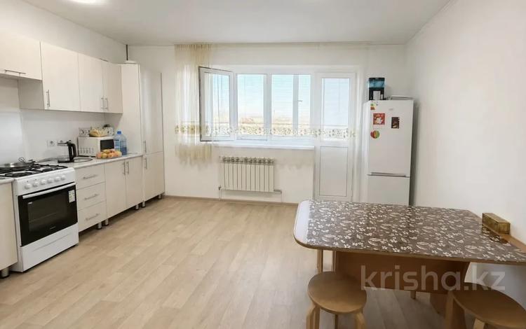 2-комнатная квартира · 68 м² · 4/5 этаж, 𝐌-𝐍 𝐁𝐈𝐑𝐋𝐈𝐊 — 𝟖 𝐌𝐊𝐑 - 𝐙𝐕𝐎𝐍𝐈! 𝐀𝐠𝐞𝐧𝐬𝐭𝐯𝐨 𝐋𝐈𝐃𝐄𝐑! за 24.5 млн ₸ в Талдыкоргане, мкр Бирлик — фото 2