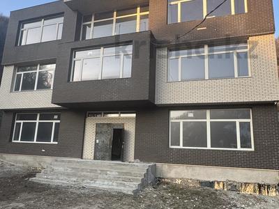 Отдельный дом · 12 комнат · 2560 м² · 15 сот., мкр Бутаковка за ~ 1.6 млрд 〒 в Алматы, Медеуский р-н