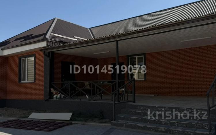 2-комнатная квартира · 60 м² · 1 этаж, 12 мкрн 1 за 30 000 ₸ в Конаеве — фото 2