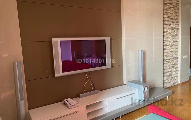2-комнатная квартира · 75 м² · 11/15 этаж, Гоголя 2 за 400 000 ₸ в Алматы, Медеуский р-н — фото 2