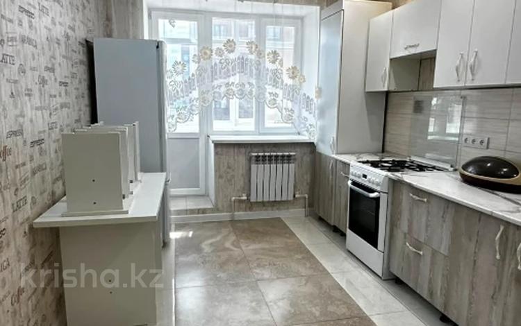 2-бөлмелі пәтер · 61 м² · 1/7 қабат, Алтын орда ш/а. 49д к 1, бағасы: 24 млн ₸ в Актобе, мкр. Алтын орда — фото 2