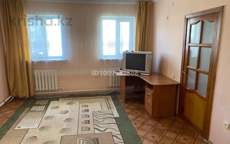 Часть дома · 2 комнаты · 60 м², мкр Атырау, Шманова 17 за 120 000 〒 — фото 2