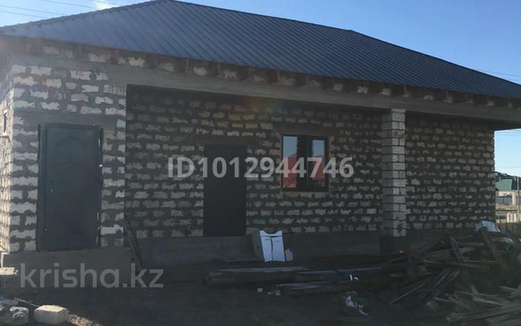 Жеке үй · 3 бөлме · 100 м² · 8 жүзд., улица 22/27, бағасы: 14 млн ₸ в Аксае — фото 2