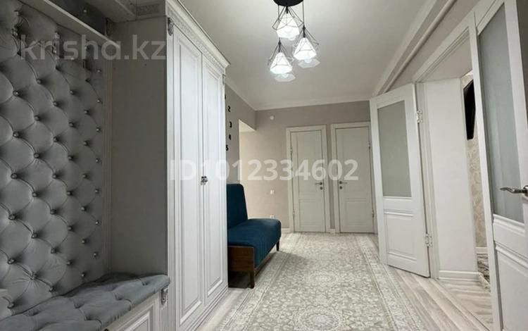 3-бөлмелі пәтер · 98 м² · 2/9 қабат, Мкр. имени Есет батыра 10В, бағасы: 28 млн ₸ в Актобе, мкр Акжар — фото 2