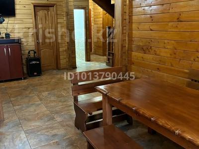 Дом · 5 комнат · 250 м², мкр Михайловка , Нахимова 28 — Р-он моста ДСК за 130 000 ₸ в Караганде, Казыбек би р-н