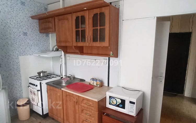 1-бөлмелі пәтер · 36 м² · 1 қабат, 5 микрорайон 17 — Возле красной аптеки, бағасы: 14 млн ₸ в Аксае — фото 2