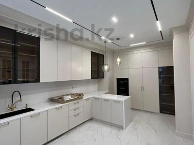 4-комнатная квартира, 215 м², 2/9 этаж, Туран 3/1 за 215 млн 〒 в Астане, Есильский р-н