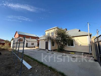 Отдельный дом · 5 комнат · 213.3 м² · 9 сот., мкр Атырау, Куби Куспанова 422 — На улице Куби Куспанова за 38 млн 〒