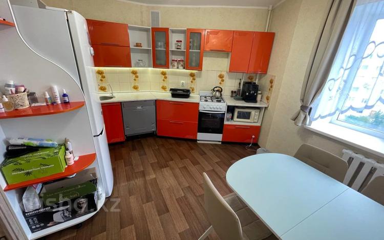 3-бөлмелі пәтер · 87.1 м² · 5/6 қабат, Воинов-Интернационалистов 1/1, бағасы: 39 млн ₸ в Костанае — фото 2
