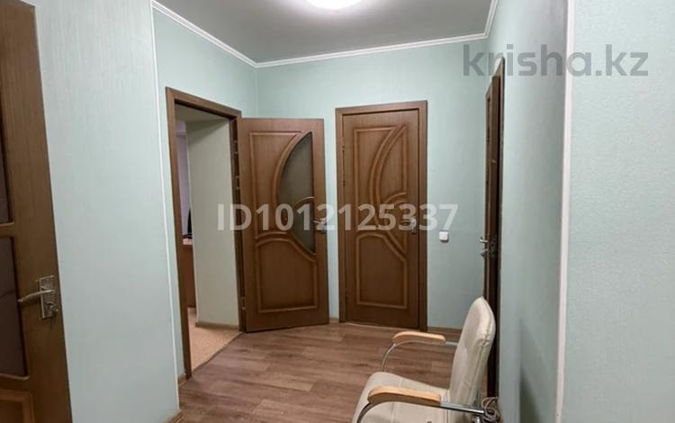 Отдельный дом · 5 комнат · 130 м², мкр Новый Город, Ерубаева — Джамбула за 400 000 ₸ в Караганде, Казыбек би р-н — фото 2