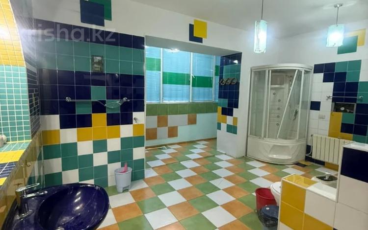 4-бөлмелі пәтер · 180 м² · 1/5 қабат, 1 ш/а, Есет батыра, бағасы: 200 000 ₸ в Актобе, мкр 5 — фото 2