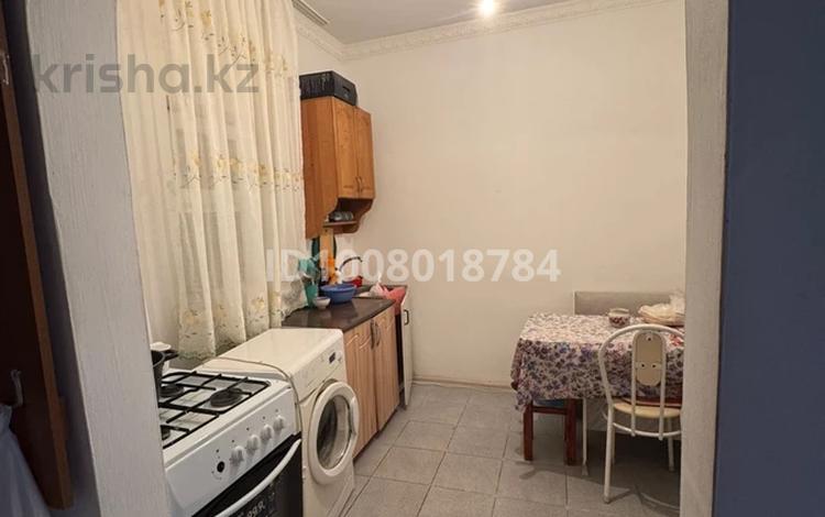 Отдельный дом · 1 комната · 70 м², мкр Центральный, Танкыбаев 73 за 100 000 ₸ в Атырау — фото 2