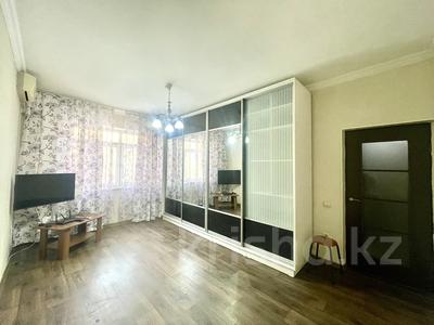 1-комнатная квартира, 40 м², 3/5 этаж, мкр Аксай-5 за 25.5 млн 〒 в Алматы, Ауэзовский р-н