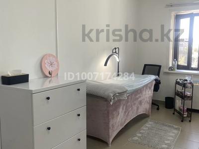 Офисы, салоны красоты, кабинеты и рабочие места, студии · 15 м² за 45 000 〒 в Караганде, Казыбек би р-н