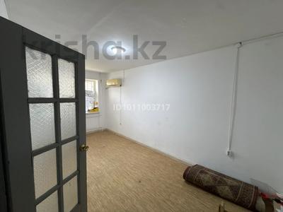 5-комнатная квартира · 96.8 м² · 1/5 этаж, мкр 5 69Б — Есет батыра остановка молодёжка за 19.5 млн 〒 в Актобе