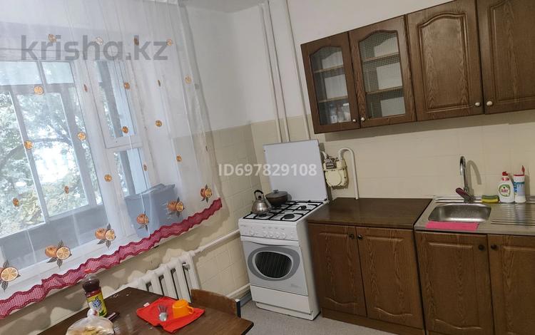 3-комнатная квартира, 81 м², 3/5 этаж помесячно, Пр. Райымбека 172б