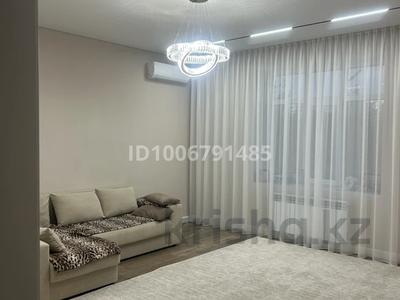 5-комнатная квартира · 170 м² · 1/3 этаж, Абдолова — Тауелсиздик за 120 млн 〒 в Уральске