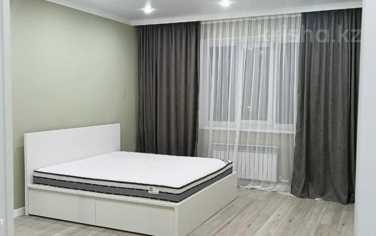 1-комнатная квартира · 54 м² · 4/5 этаж, мкр. Алтын орда за 140 000 〒 в Актобе — фото 2