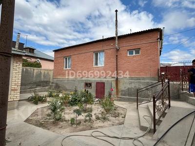 Отдельный дом · 5 комнат · 100 м² · 8 сот., МкрАрай18улица 25 — Пересечение улиц Махамбетова за 25 млн 〒 в 