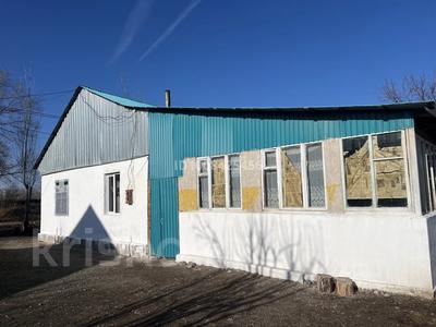 Отдельный дом · 4 комнаты · 10 м² · 30 сот., Айсарова 1 — Қызылшарық ауылы кесек заводтың қасында за 17 млн 〒 в Шелек