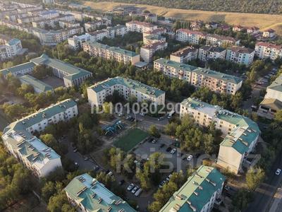 3-комнатная квартира · 120 м² · 2/4 этаж, мкр Нурсат 2, Нұрсәт ш/а — Жақын маңда негізгі көшелер, қоғамдық көлік аялдамалары бар. Мектеп, балабақша, дүкендер мен дәріханаларға жақын. Тыныш әрі жайлы аула, көлік тұрағы қарастырылған. за 350 000 ₸ в Шымкенте, Каратауский р-н