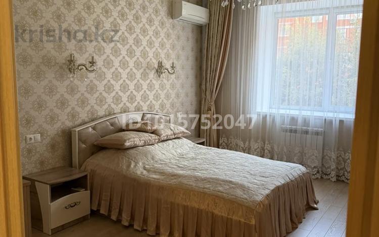3-бөлмелі пәтер · 110 м² · 2/7 қабат, Назарбаева 233/3, бағасы: 66 млн ₸ в Уральске — фото 2