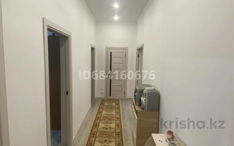 3-комнатная квартира · 93.3 м² · 6/6 этаж, Муканова 1/9 за 42 млн 〒 в Караганде — фото 2