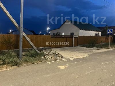 Отдельный дом · 4 комнаты · 101 м² · 8 сот., мкр Аксай-2, 15 ул 31 — Каусар холл за 18 млн 〒 в Атырау