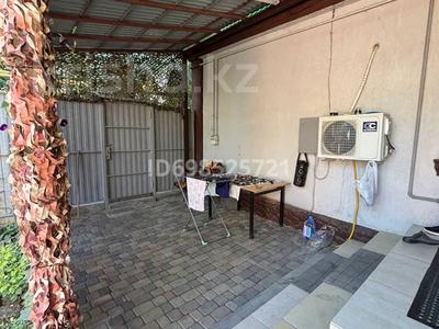 Отдельный дом · 3 комнаты · 79.3 м² · 2 сот., Латифа хамиди — Латифа Хамеди, Янушкевича за 53 млн ₸ в Алматы, Медеуский р-н
