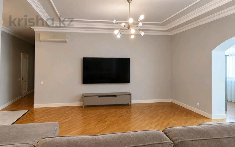 3-комнатная квартира · 170 м² · 7/17 этаж, мкр Самал-3, Аль-Фараби 25 за 930 000 ₸ в Алматы, Медеуский р-н — фото 2
