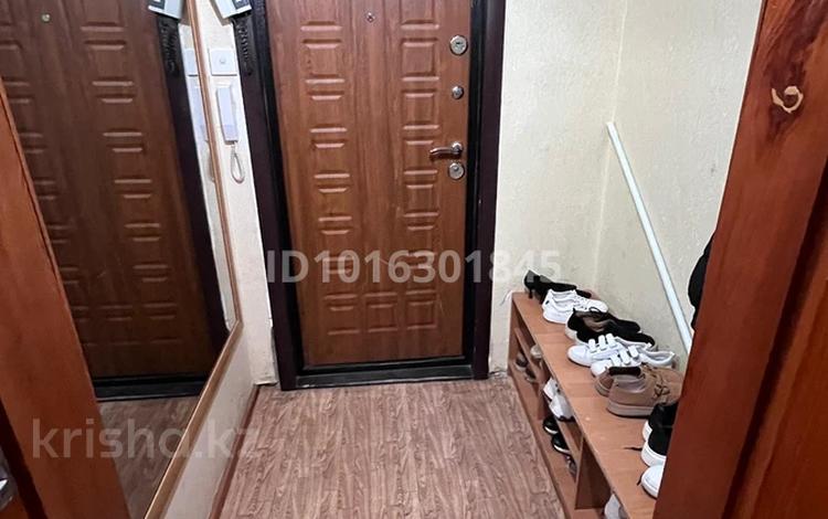 3-комнатная квартира · 61.9 м² · 1/5 этаж, мкр Юго-Восток, Мкр Степной 2 3 за 200 000 ₸ в Караганде, Казыбек би р-н — фото 2