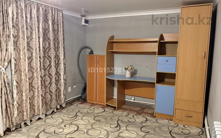 1-комнатная квартира · 33 м² · 1/1 этаж, Коровина за 100 000 ₸ в Уральске — фото 2