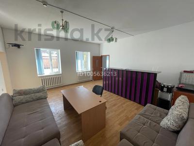 Свободное назначение, офисы, магазины и бутики, склады, общепит, салоны красоты, фитнес и спорт, медцентры и аптеки, образование, развлечения, конференц-залы, кабинеты и рабочие места, студии · 130 м² за 250 000 〒 в 