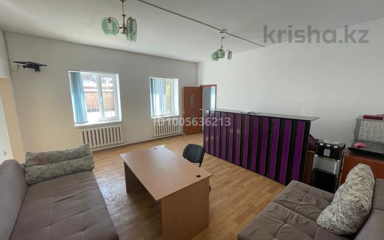 Свободное назначение, офисы, магазины и бутики, склады, общепит, салоны красоты, фитнес и спорт, медцентры и аптеки, образование, развлечения, конференц-залы, кабинеты и рабочие места, студии · 130 м² за 250 000 〒 в  — фото 6