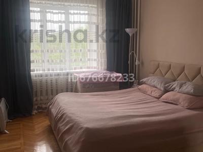 Аренда квартир в Алматы: 2-комнатная квартира, 66 м², 4/5 этаж помесячно, мкр Самал-1 26 за 400 000 〒 2-комнатная квартира, 66 м², 4/5 этаж помесячно, мкр Самал-1 26 за 400 000 〒 в Алматы, Медеуский р-н
