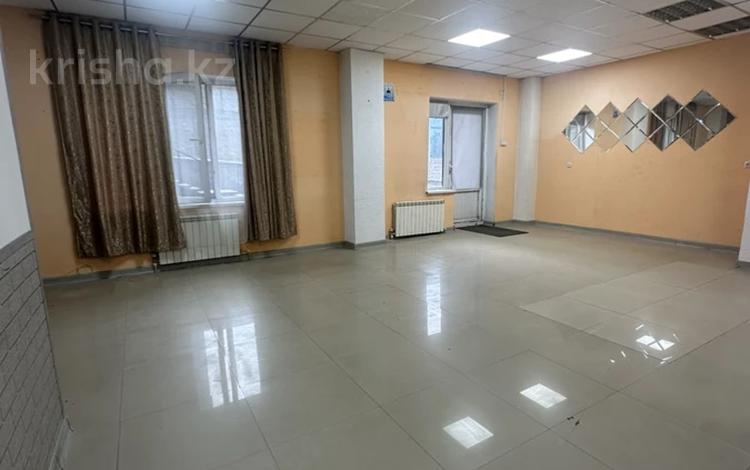 Офисы, магазины и бутики, салоны красоты, образование · 73 м² за 300 000 ₸ в Астане — фото 2