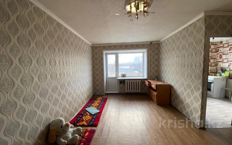 1-комнатная квартира, 30 м², 3/5 этаж, Республики за 5 млн 〒 в Темиртау — фото 3