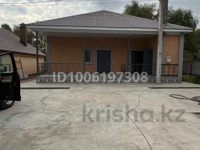 Отдельный дом · 4 комнаты · 200 м² · 6.5 сот., Асфальтовая 51 за 55 млн 〒 в Уральске