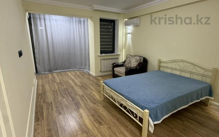 1-комнатная квартира · 50 м² · 3/10 этаж, Потанина — Янушкевича, 17 за 300 000 ₸ в Алматы, Медеуский р-н — фото 2