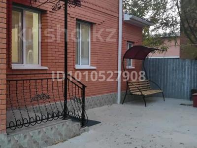 Отдельный дом · 6 комнат · 260 м², мкр Каспий, Мкр.Каспий 90 — Сатпаева 12 за 950 000 〒 в Атырау