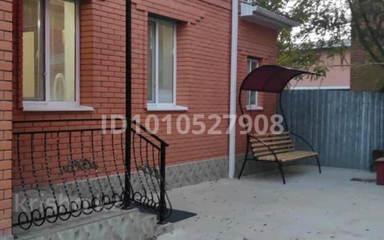 Отдельный дом · 6 комнат · 260 м², мкр Каспий, Мкр.Каспий 90 — Сатпаева 12 за 950 000 〒 в Атырау — фото 2