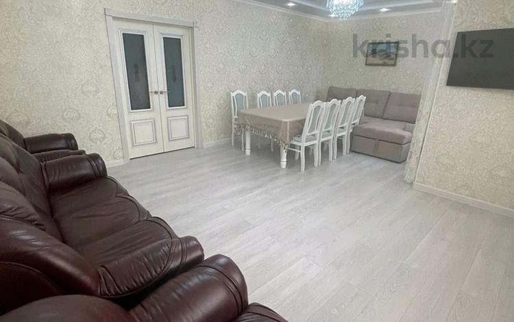 3-комнатная квартира, 99 м², 3/9 этаж, Гагарина 1 за 35 млн 〒 в Уральске — фото 2
