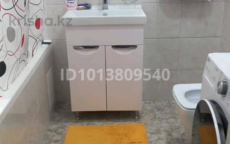 2-комнатная квартира · 60 м² · 10/22 этаж, Роза Багланова 6/2 6 за 300 000 ₸ в Астане, Нура р-н — фото 2